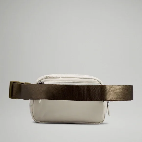 Lululemon team Canada limited edition everywhere quilted belt bag sage unisex - Picture 3 of 9